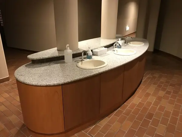 廊下の洗面所