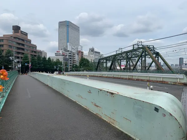 日本初の鉄道を跨ぐ跨線橋
