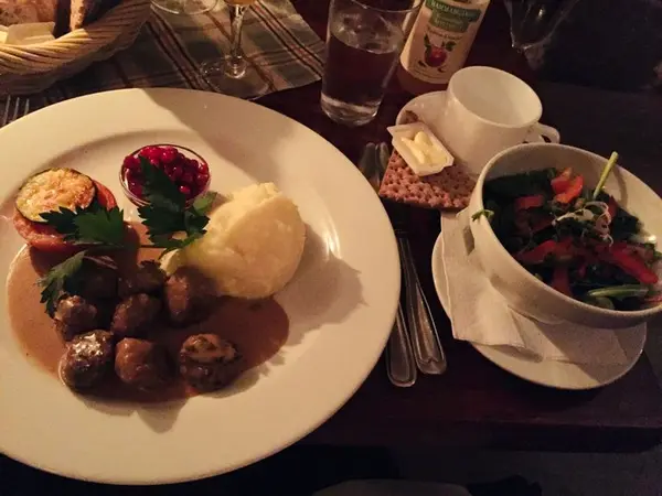 スウェーデン料理を楽しむ