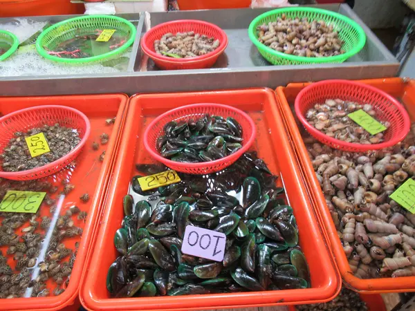 東港漁港漁産品直銷中心・華僑魚市場