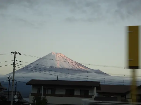 富士山は雪化粧