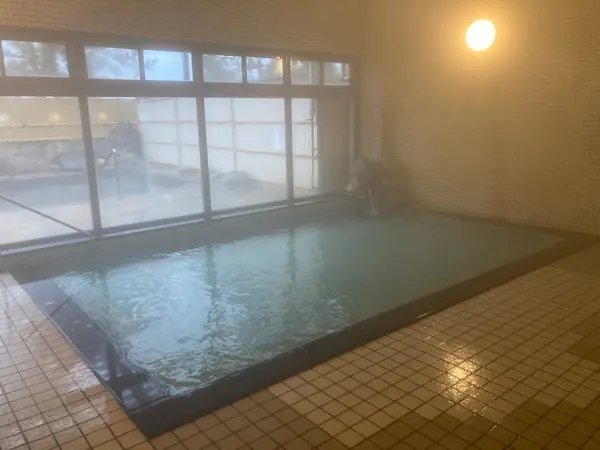 内湯と露天風呂がひとつずつのシンプルなつくり