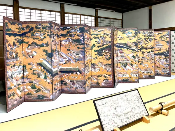 『洛中洛外図屏風』（重要文化財）