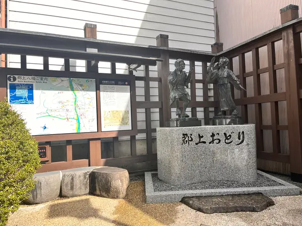 日本三大盆祭りの１つで有名な所(7月〜9月)