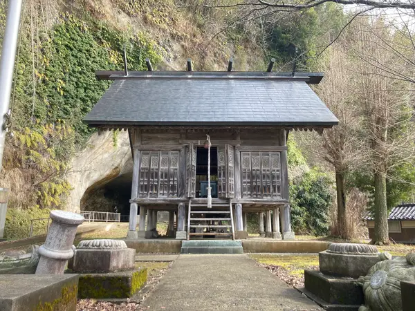 白山神社のその奥に…