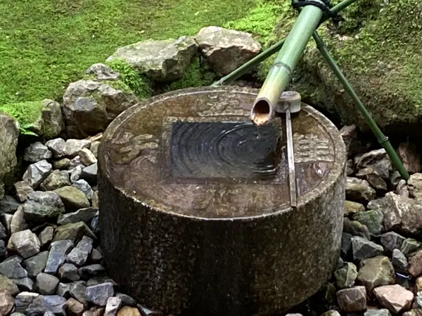 徳川光圀寄進の蹲踞（つくばい）