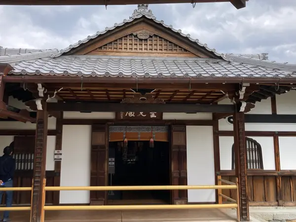 霊光殿