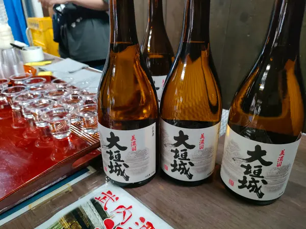 無料の振る舞い酒