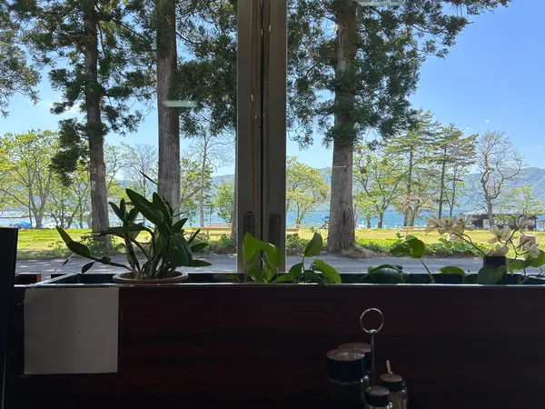 もちろん窓からは十和田湖が望める👀