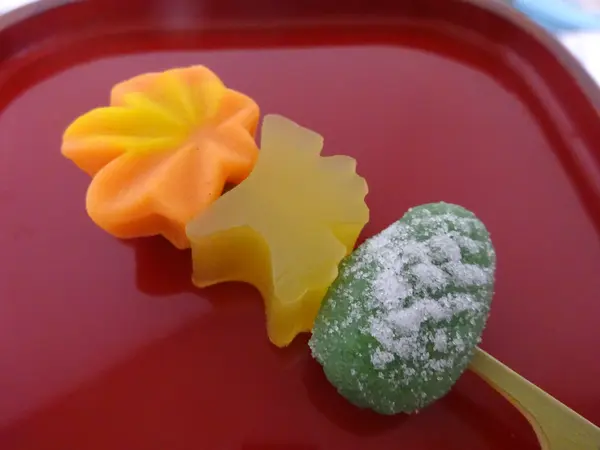 季節のお菓子　紅葉のかんざし