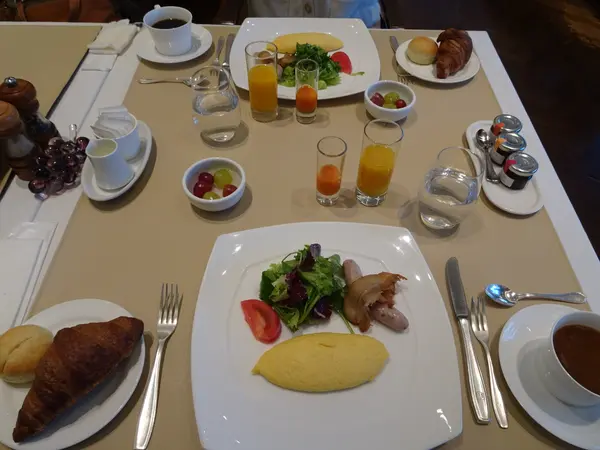 朝食