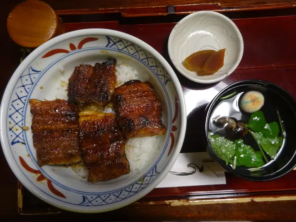 うな丼の”並”４切れ