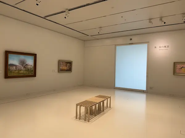 カラフルな箱の中は展示室です