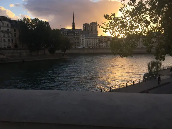 パリの夕日