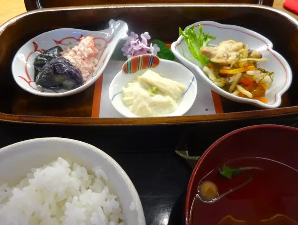 ランチは玉手箱会席