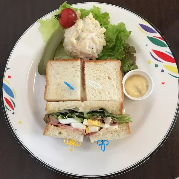 CLUBHOUSE SANDWICH ￥1,296