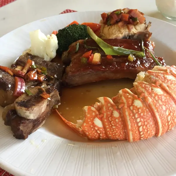 ショーに負けない魅力のご飯
