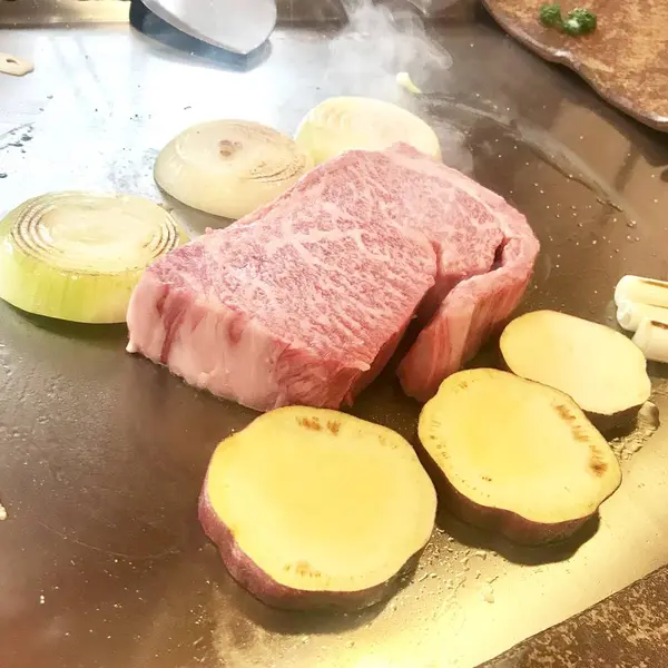 お肉はその日の良いものわ仕入れ