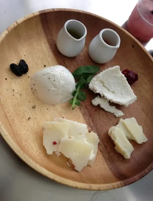 自家製チーズ４種プレート