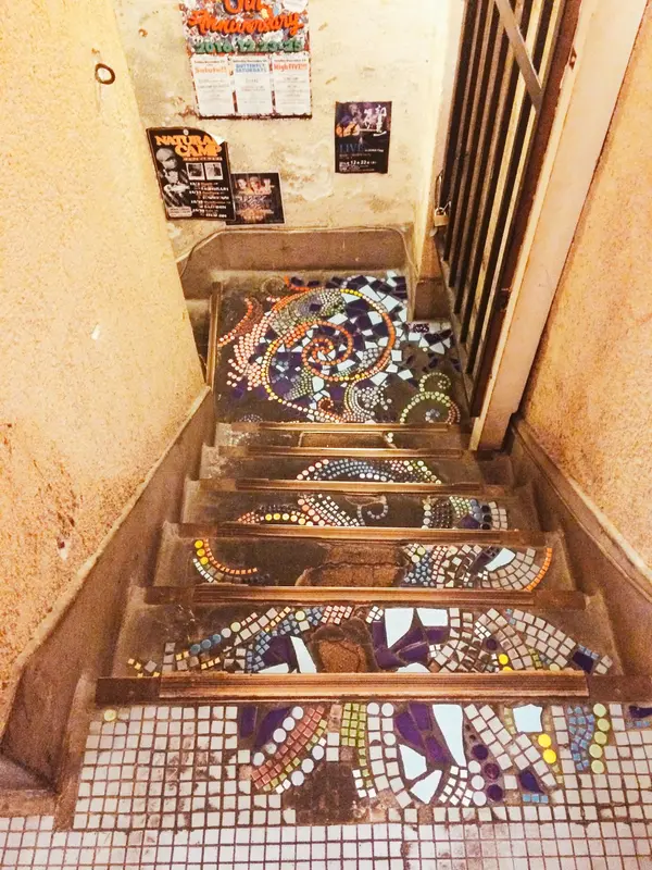 地下に降りる階段