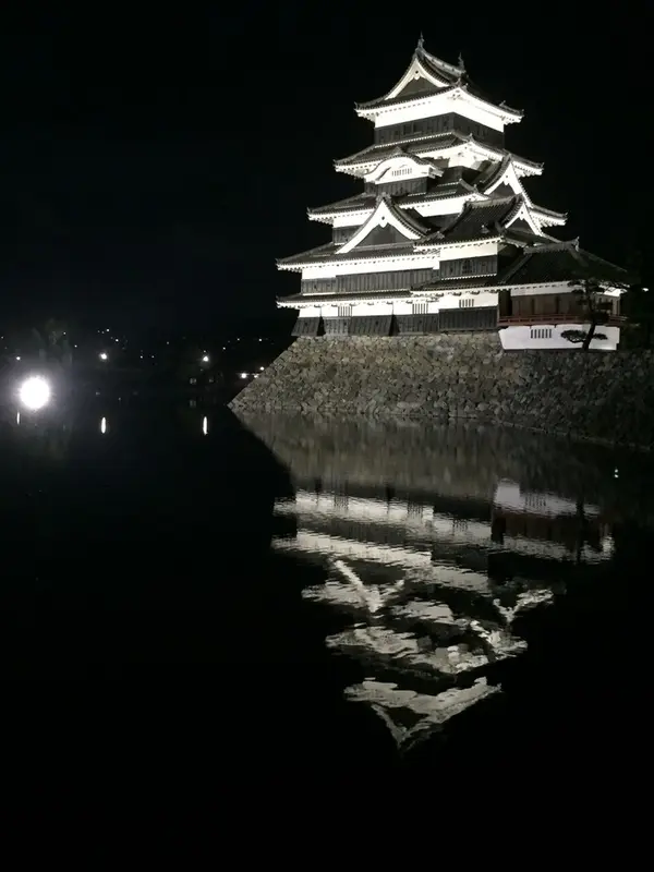 ライトアップの松本城