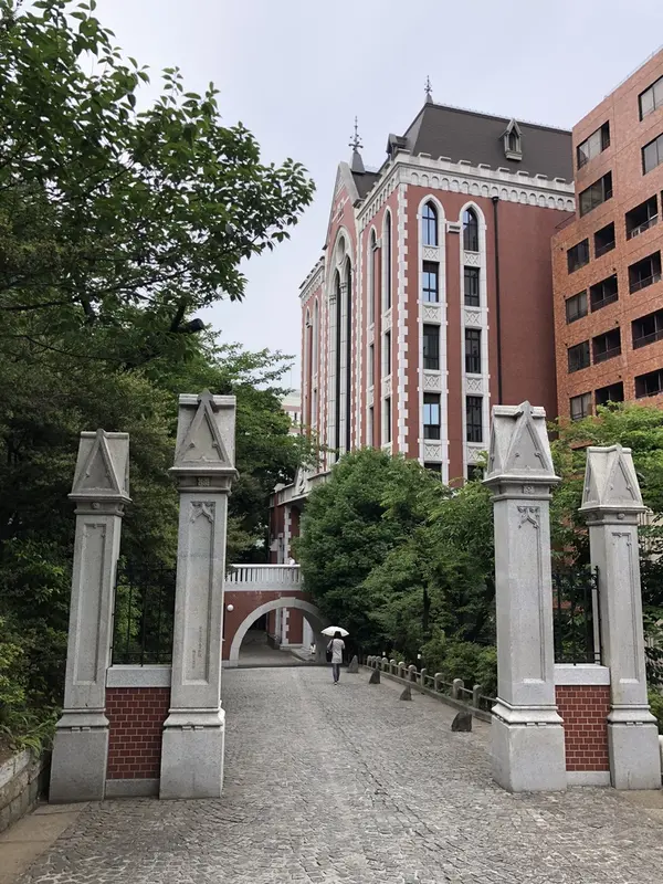 坂の上から