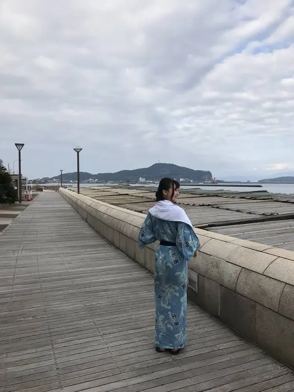 海岸沿いを歩いて帰館