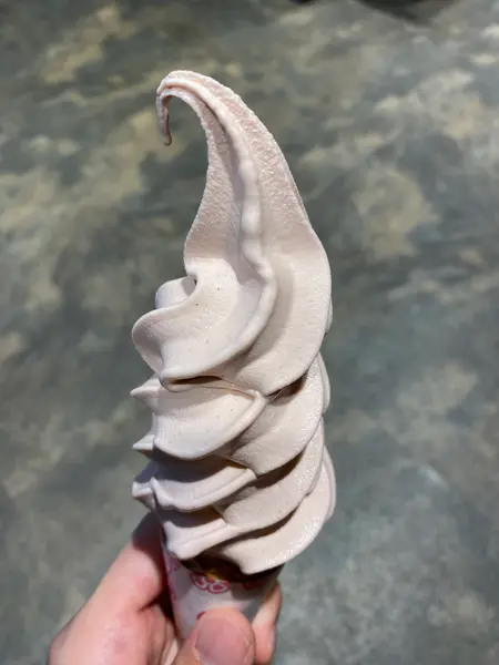 さくら味のソフトクリーム