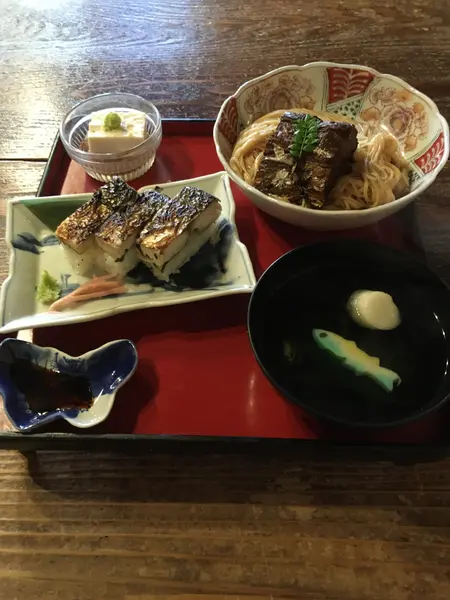 鯖街道
焼鯖寿司付1,850円