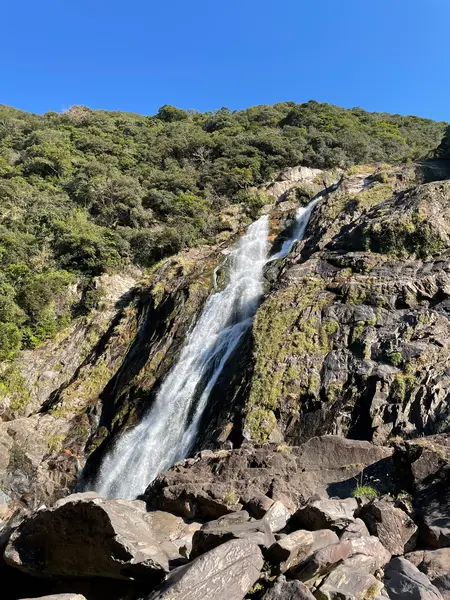 水量は天候や時期によって変化する