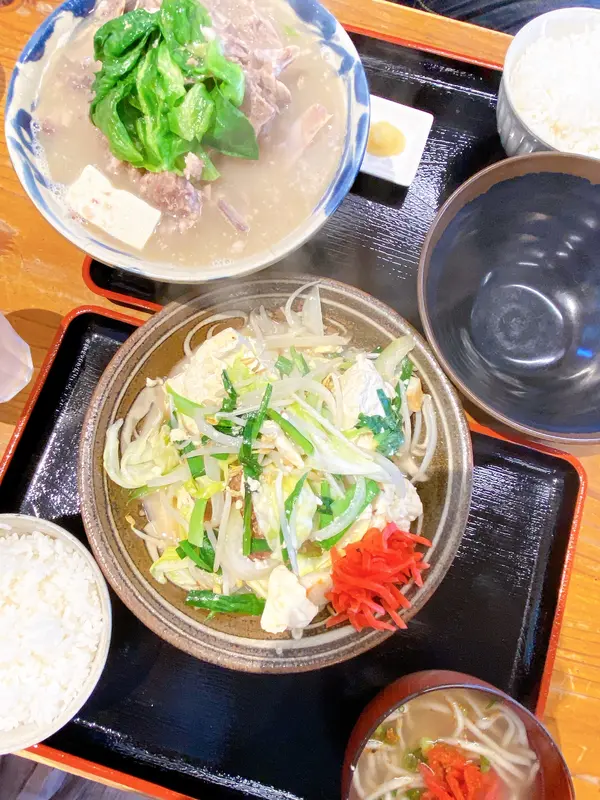 骨そば定食 と 豆腐チャンプル定食