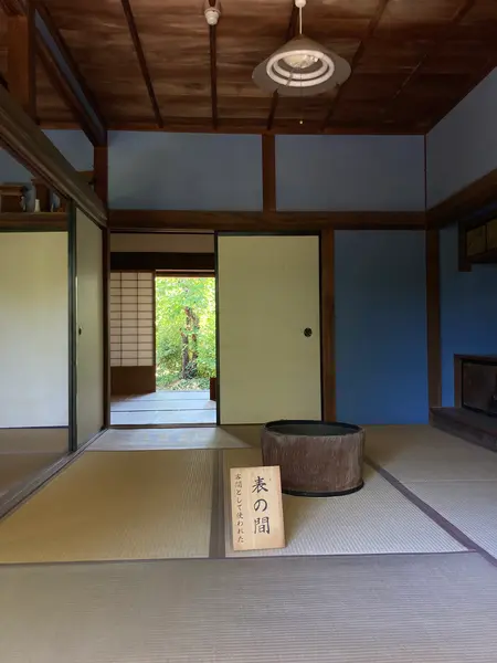 主屋内