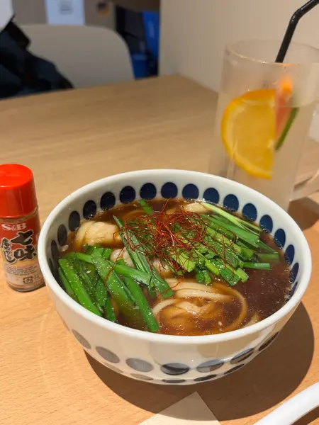 もつ醤油うどんとデトポ