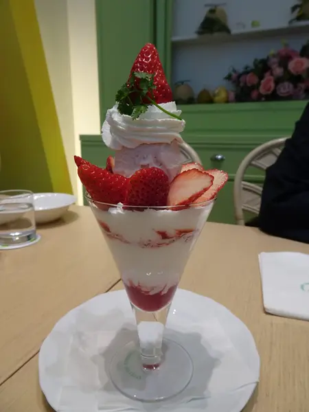 イチゴパフェ