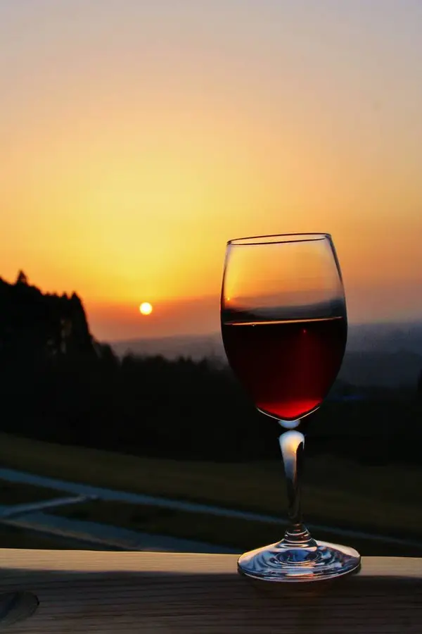 夕日とワイン