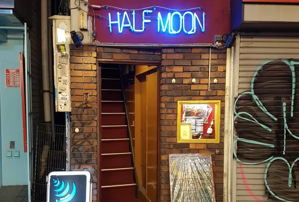 原宿Rock Bar HALF MOON