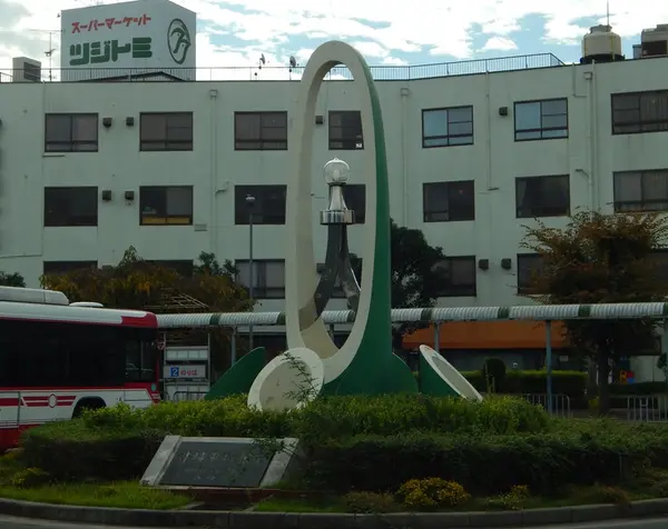 京阪八幡市駅前の竹のモニュメント