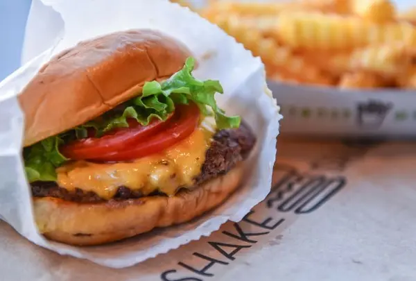 Shake Shack 外苑いちょう並木店