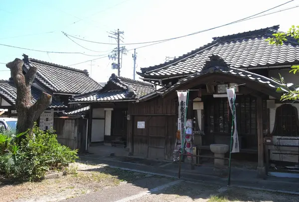 弘法堂は本堂左側