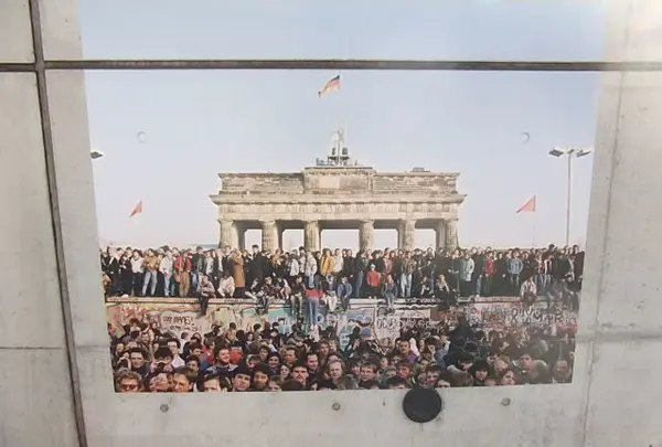 ベルリンの壁に関する説明