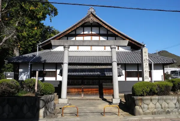 津島神社で南に方向転換します