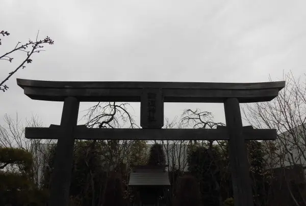 鉄道神社(JR博多シティ屋上 つばめの杜ひろば)