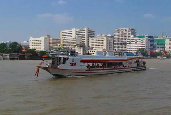 Ratchawong Express Boat Pier (Tha Ruea Ratchawong)