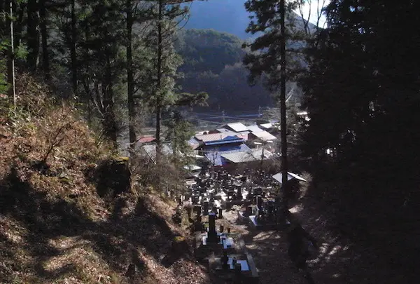 砂防ダムから奈良井宿をのぞむ。