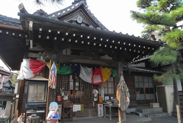 弘法堂は正面本堂の左側