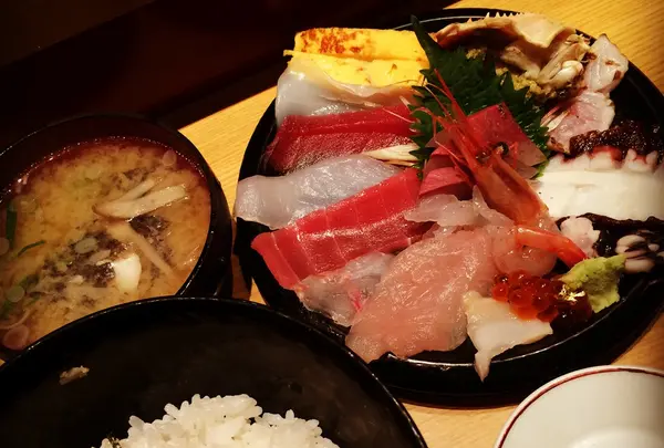 「いきいき亭」の海鮮丼