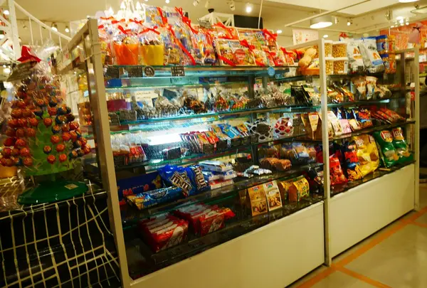 海外のお菓子も充実！