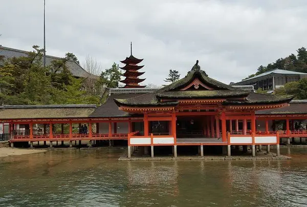 厳島神社と、五重塔