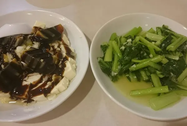 ピータン豆腐と青菜