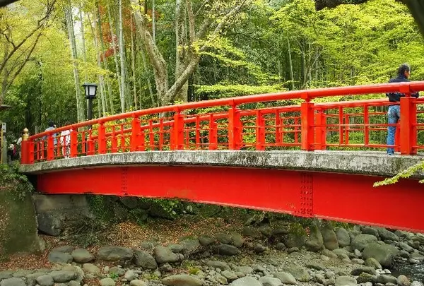朱塗りの橋